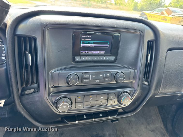 image for item EN4553 2015 Chevrolet Silverado 2500HD Crew Cab pickup truck