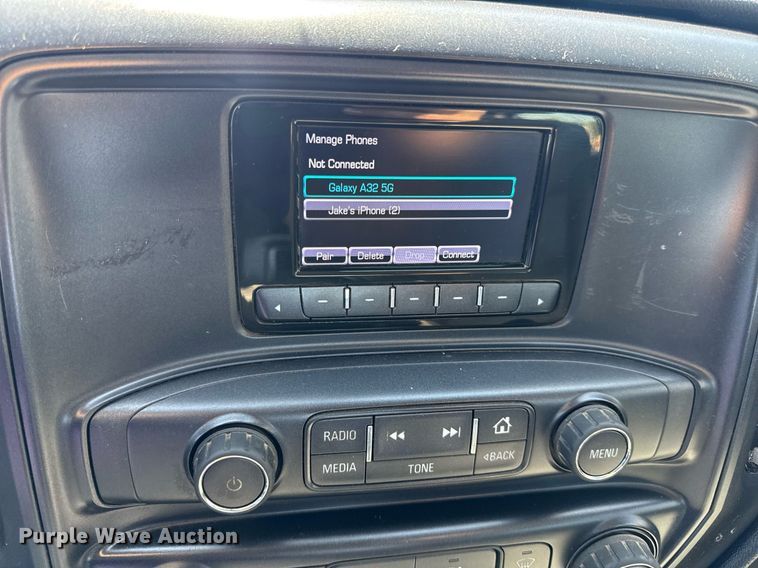 image for item EN4553 2015 Chevrolet Silverado 2500HD Crew Cab pickup truck