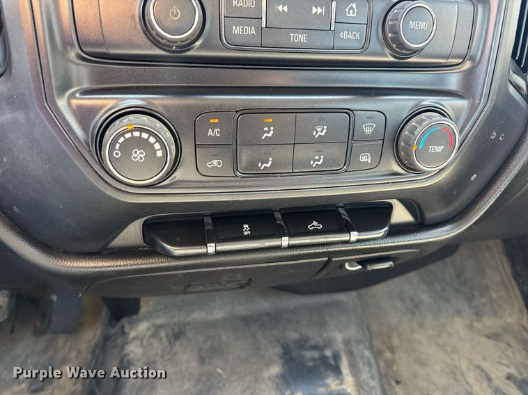 image for item EN4553 2015 Chevrolet Silverado 2500HD Crew Cab pickup truck