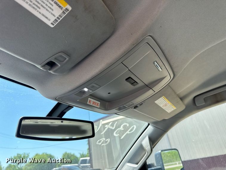 image for item EN4553 2015 Chevrolet Silverado 2500HD Crew Cab pickup truck