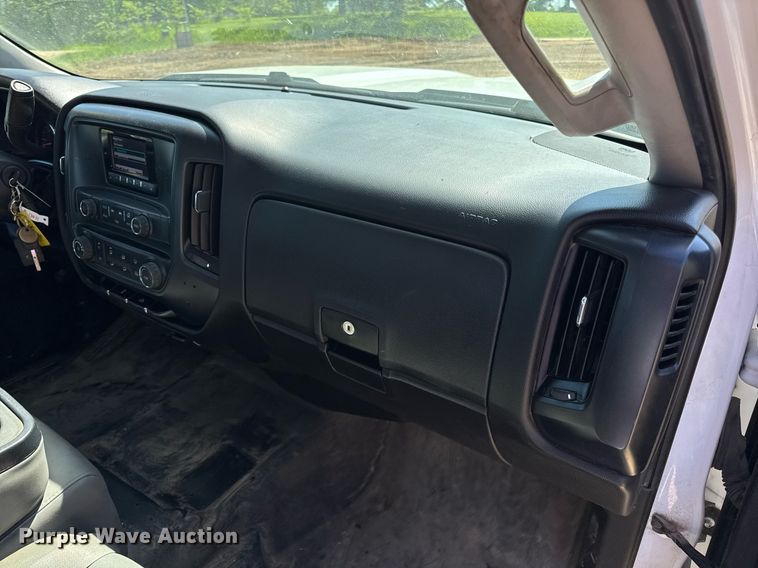 image for item EN4553 2015 Chevrolet Silverado 2500HD Crew Cab pickup truck