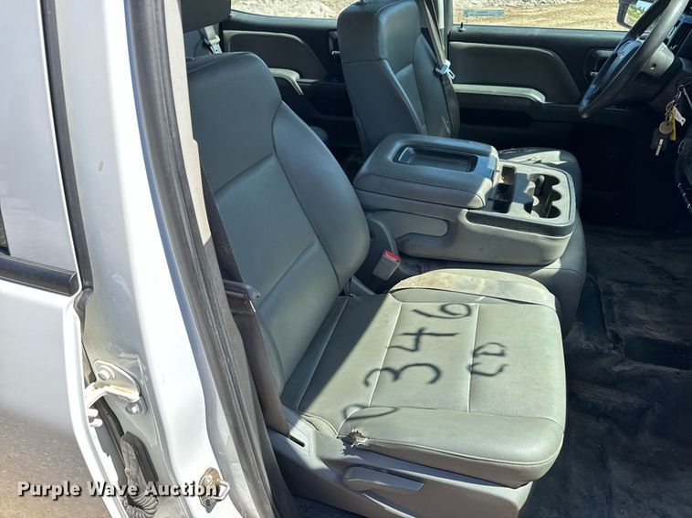 image for item EN4553 2015 Chevrolet Silverado 2500HD Crew Cab pickup truck