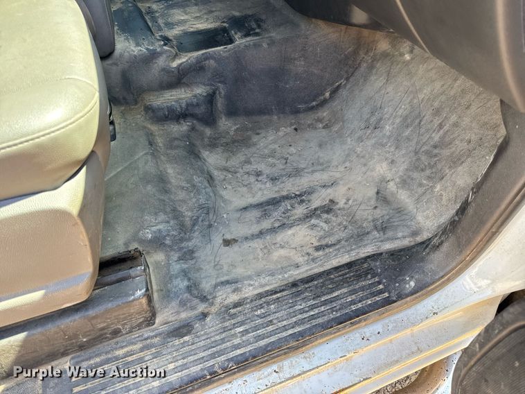 image for item EN4553 2015 Chevrolet Silverado 2500HD Crew Cab pickup truck