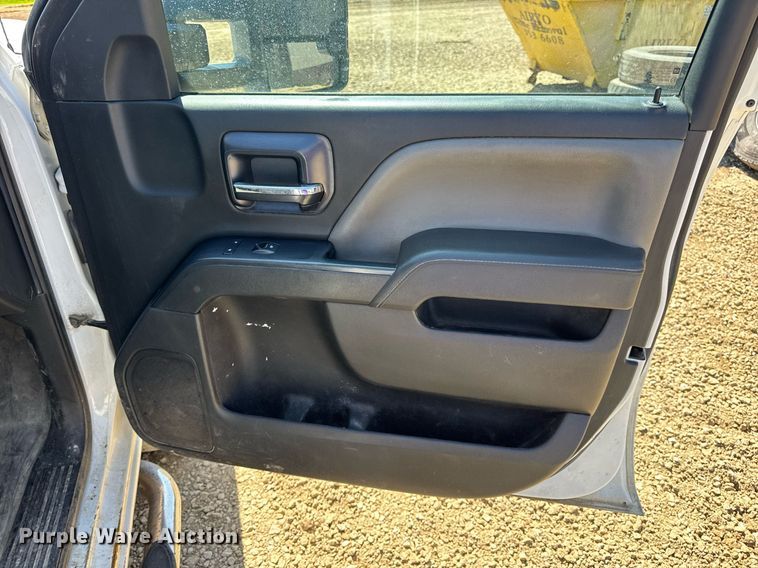 image for item EN4553 2015 Chevrolet Silverado 2500HD Crew Cab pickup truck