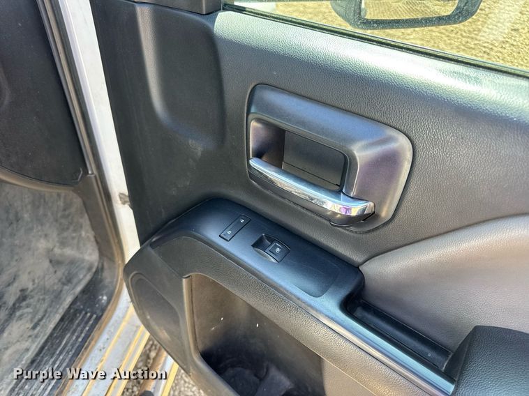 image for item EN4553 2015 Chevrolet Silverado 2500HD Crew Cab pickup truck