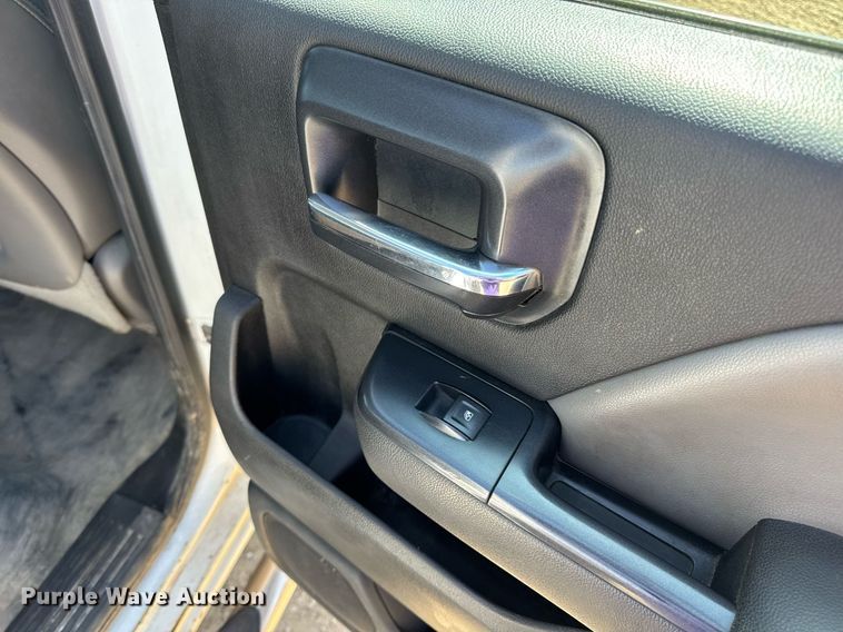 image for item EN4553 2015 Chevrolet Silverado 2500HD Crew Cab pickup truck