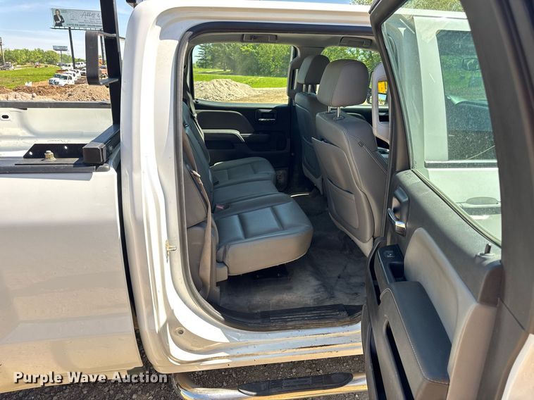 image for item EN4553 2015 Chevrolet Silverado 2500HD Crew Cab pickup truck