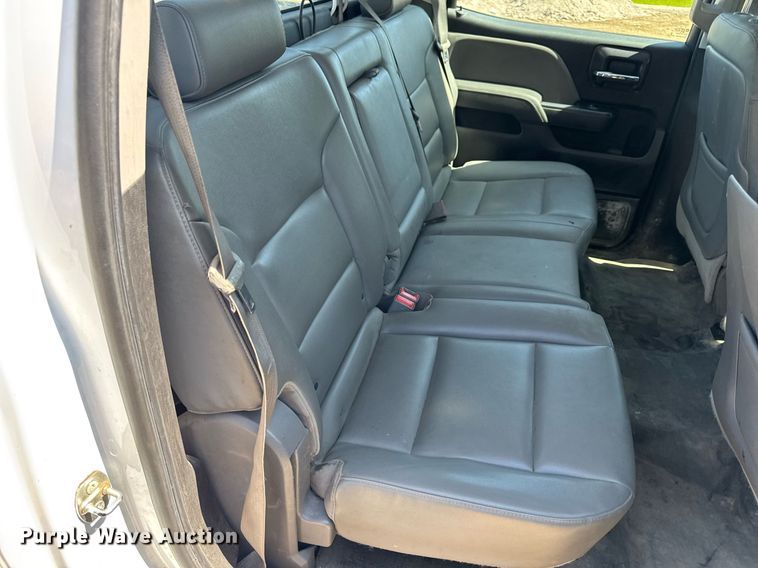 image for item EN4553 2015 Chevrolet Silverado 2500HD Crew Cab pickup truck