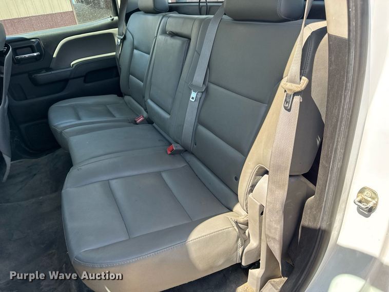 image for item EN4553 2015 Chevrolet Silverado 2500HD Crew Cab pickup truck