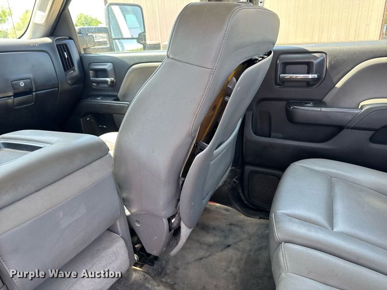 image for item EN4553 2015 Chevrolet Silverado 2500HD Crew Cab pickup truck