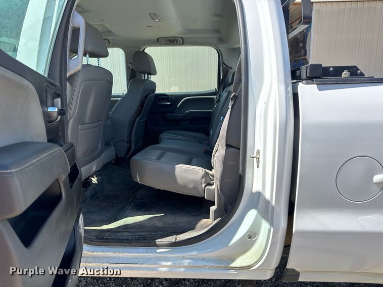 image for item EN4553 2015 Chevrolet Silverado 2500HD Crew Cab pickup truck