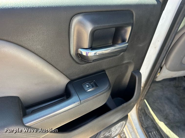 image for item EN4553 2015 Chevrolet Silverado 2500HD Crew Cab pickup truck