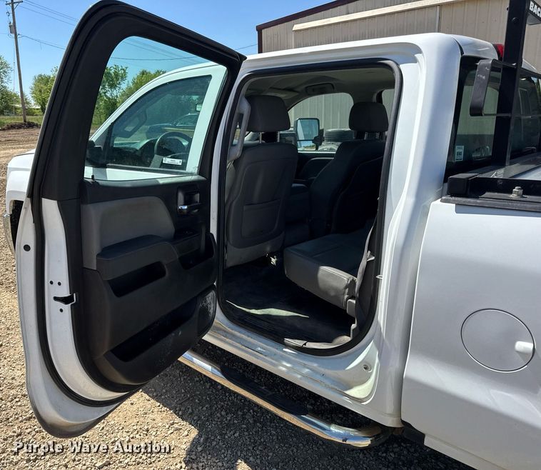 image for item EN4553 2015 Chevrolet Silverado 2500HD Crew Cab pickup truck