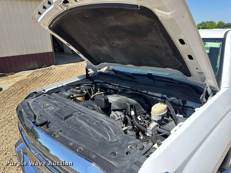 image for item EN4553 2015 Chevrolet Silverado 2500HD Crew Cab pickup truck