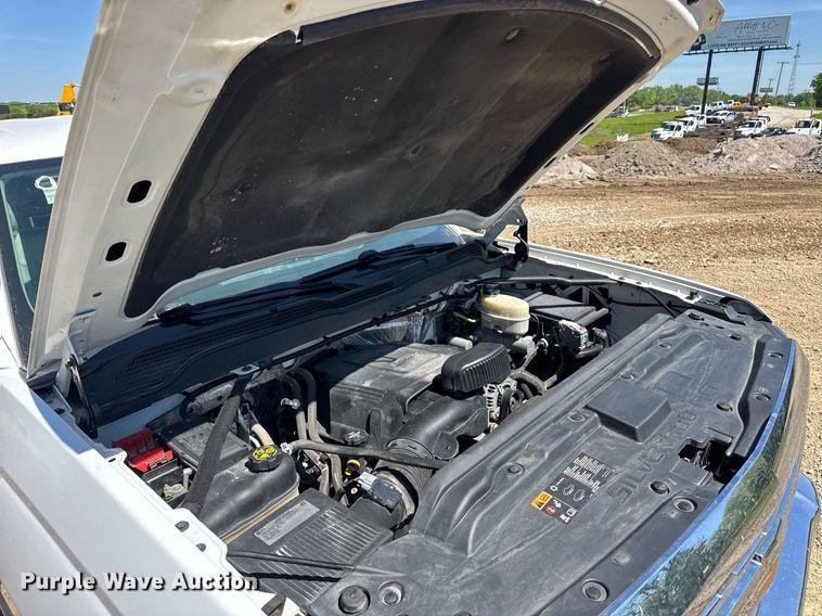 image for item EN4553 2015 Chevrolet Silverado 2500HD Crew Cab pickup truck