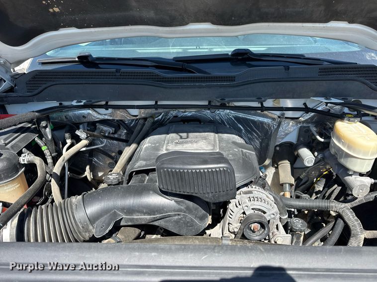 image for item EN4553 2015 Chevrolet Silverado 2500HD Crew Cab pickup truck