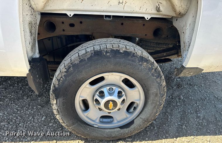 image for item EN4553 2015 Chevrolet Silverado 2500HD Crew Cab pickup truck