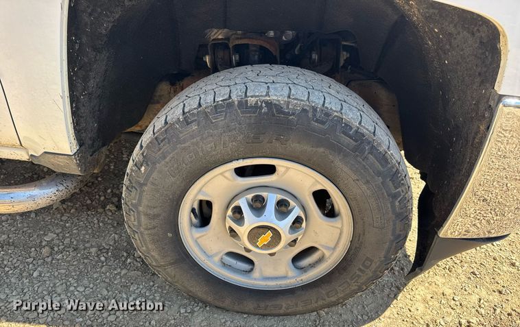 image for item EN4553 2015 Chevrolet Silverado 2500HD Crew Cab pickup truck