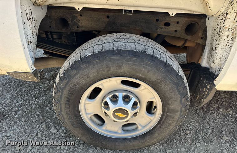 image for item EN4553 2015 Chevrolet Silverado 2500HD Crew Cab pickup truck