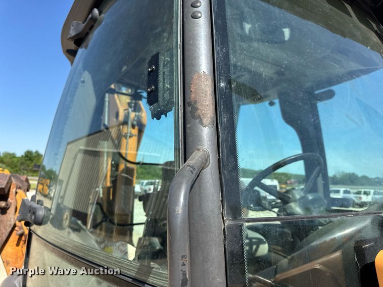 image for item EN4557 2004 Case 590 Super M Series 2 backhoe