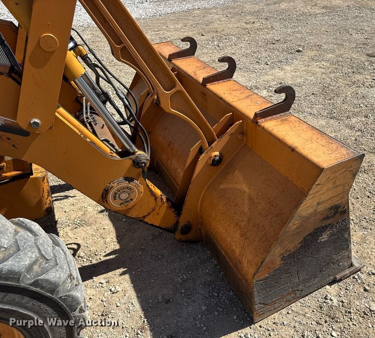 image for item EN4557 2004 Case 590 Super M Series 2 backhoe