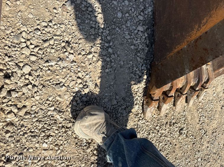 image for item EN4557 2004 Case 590 Super M Series 2 backhoe