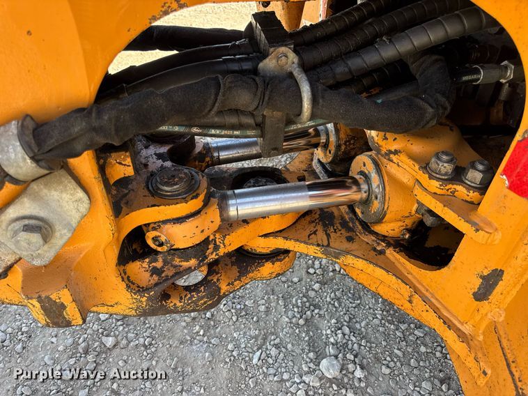 image for item EN4557 2004 Case 590 Super M Series 2 backhoe