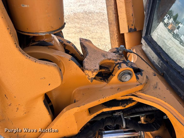 image for item EN4557 2004 Case 590 Super M Series 2 backhoe