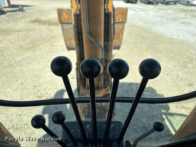 image for item EN4557 2004 Case 590 Super M Series 2 backhoe