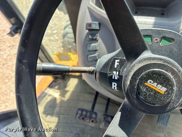 image for item EN4557 2004 Case 590 Super M Series 2 backhoe