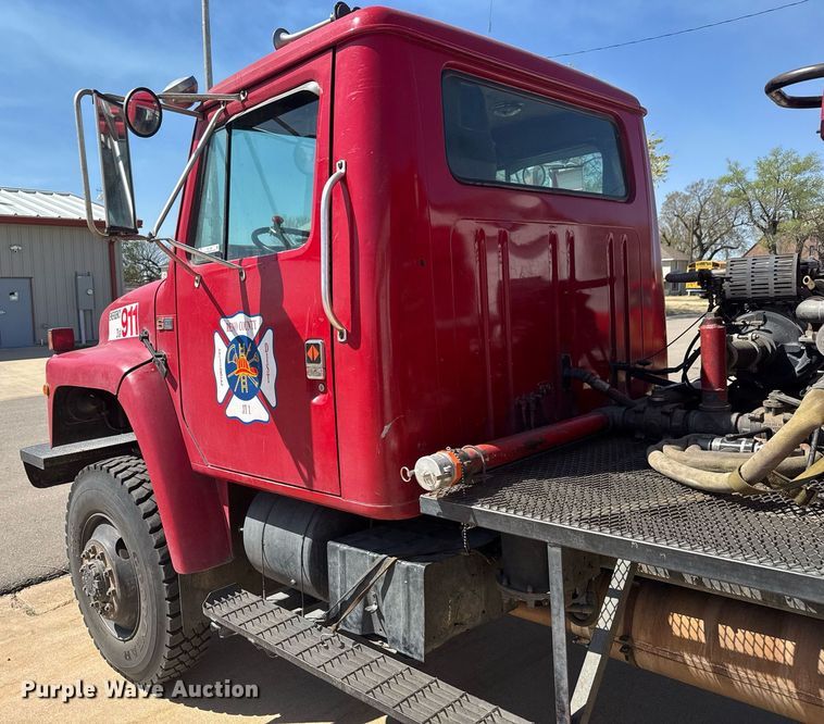 image for item EQ1309 1989 International S1800 fire truck
