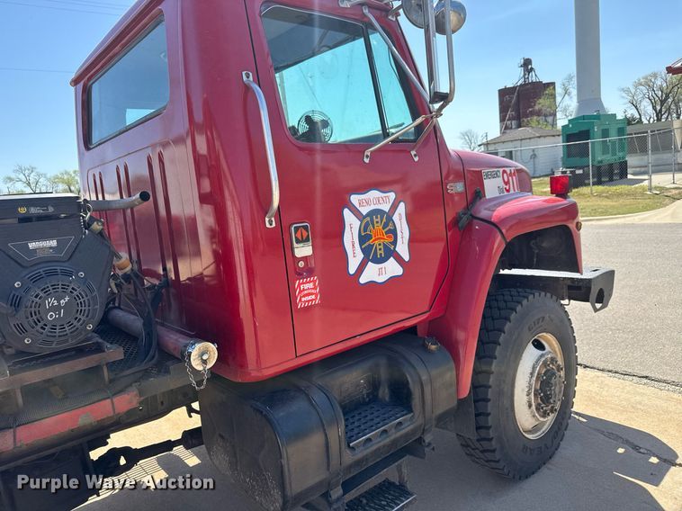image for item EQ1309 1989 International S1800 fire truck