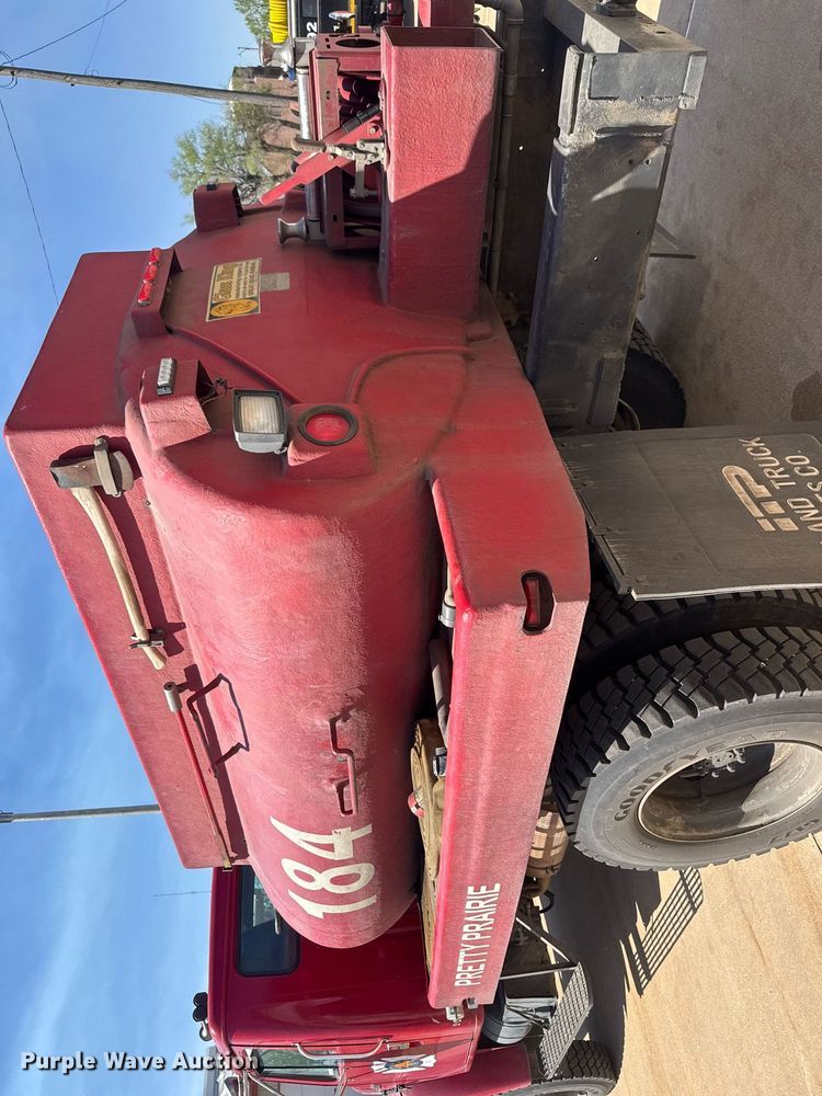 image for item EQ1309 1989 International S1800 fire truck