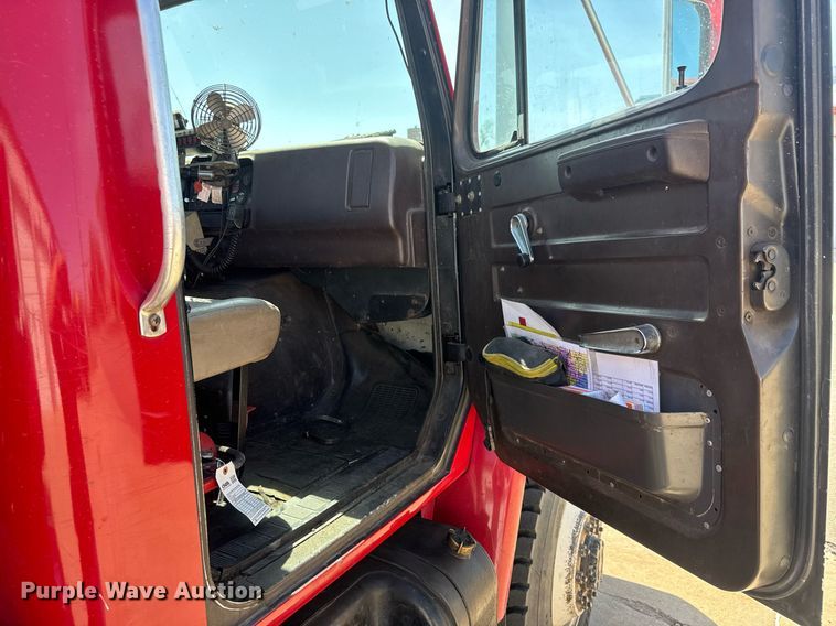 image for item EQ1309 1989 International S1800 fire truck