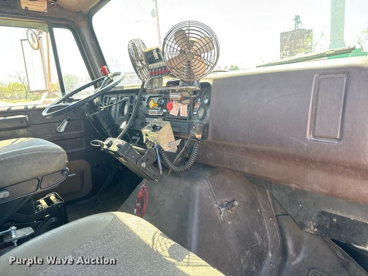 image for item EQ1309 1989 International S1800 fire truck