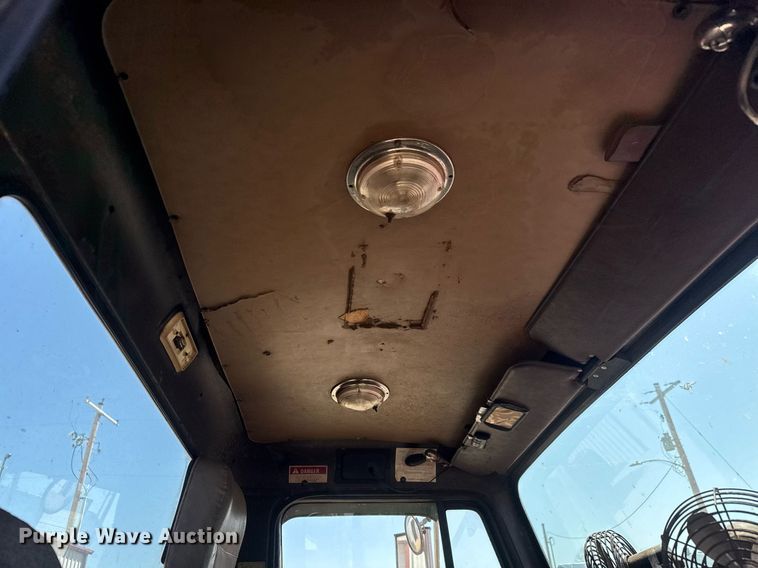 image for item EQ1309 1989 International S1800 fire truck