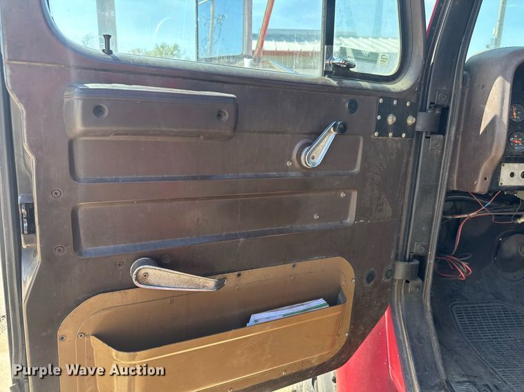 image for item EQ1309 1989 International S1800 fire truck