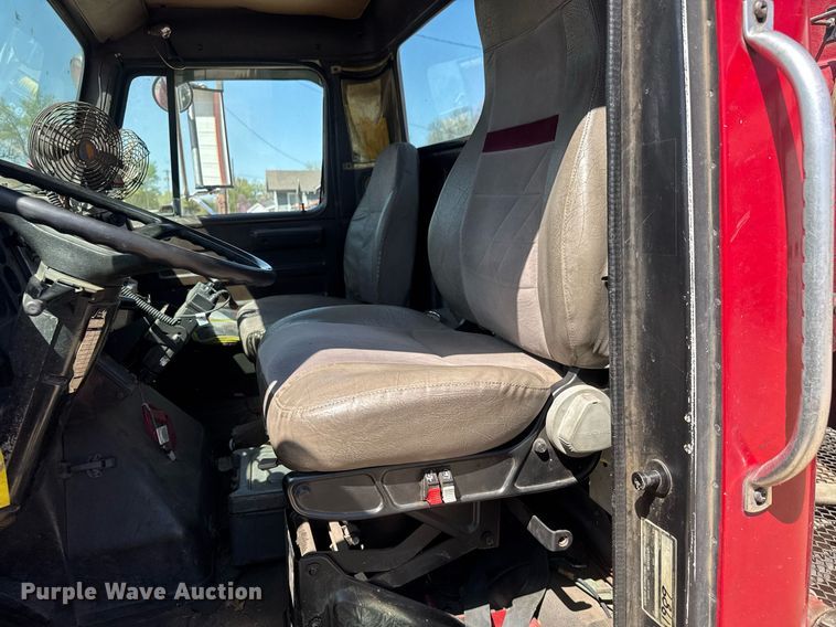 image for item EQ1309 1989 International S1800 fire truck