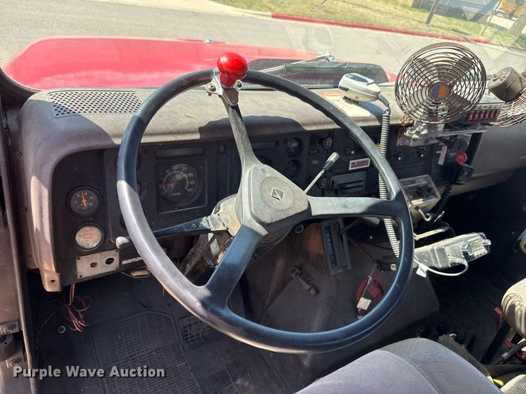 image for item EQ1309 1989 International S1800 fire truck