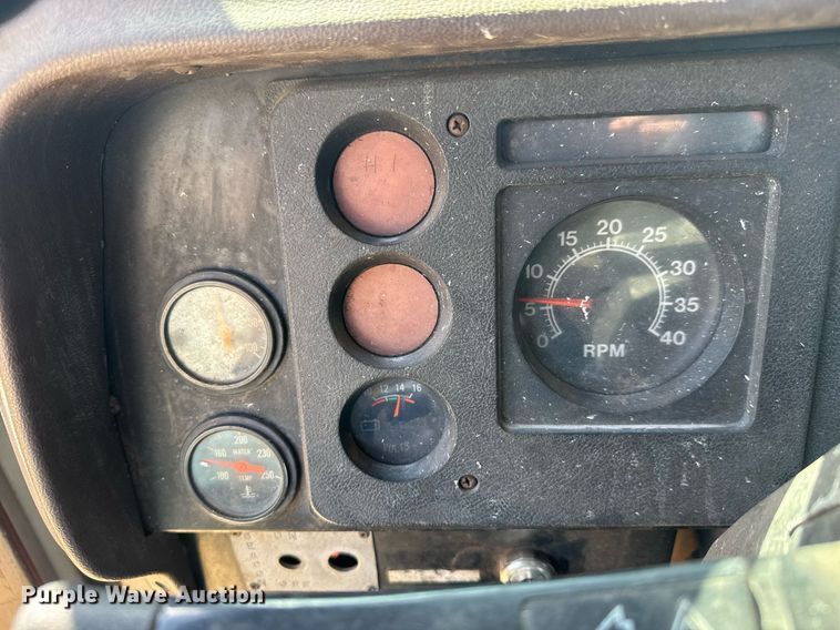 image for item EQ1309 1989 International S1800 fire truck