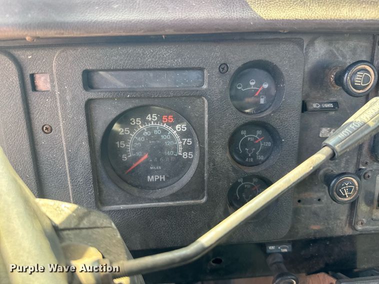 image for item EQ1309 1989 International S1800 fire truck