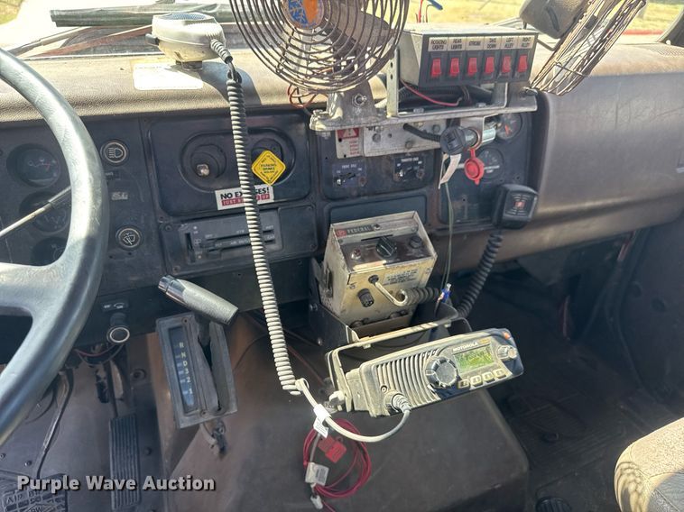 image for item EQ1309 1989 International S1800 fire truck