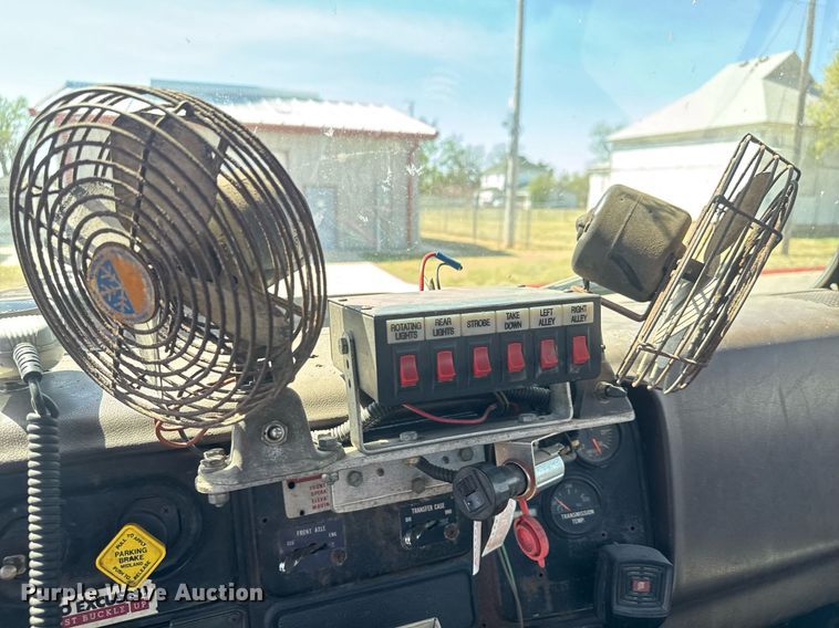 image for item EQ1309 1989 International S1800 fire truck