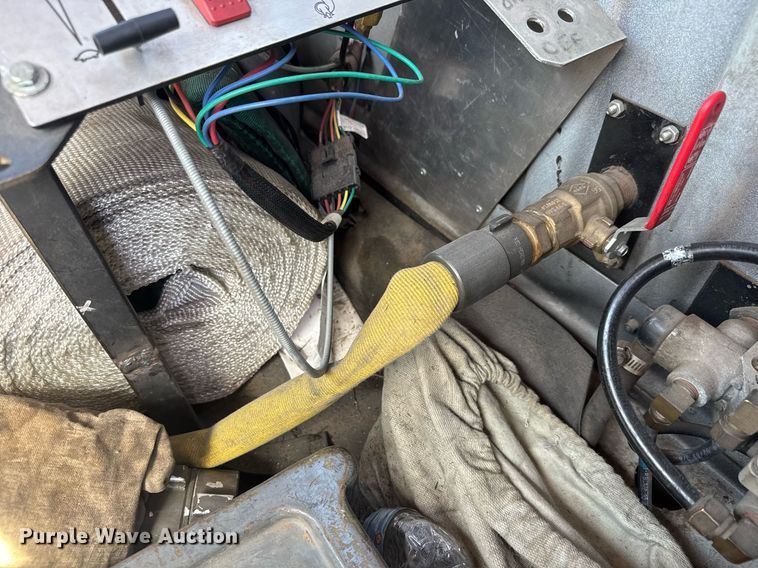 image for item EQ1309 1989 International S1800 fire truck