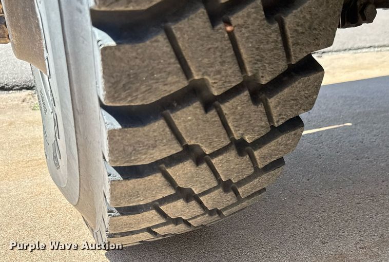 image for item EQ1309 1989 International S1800 fire truck