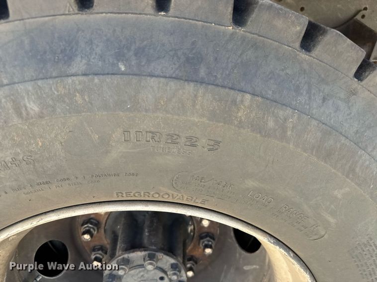 image for item EQ1309 1989 International S1800 fire truck