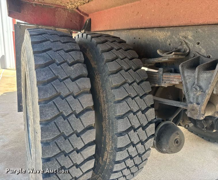 image for item EQ1309 1989 International S1800 fire truck