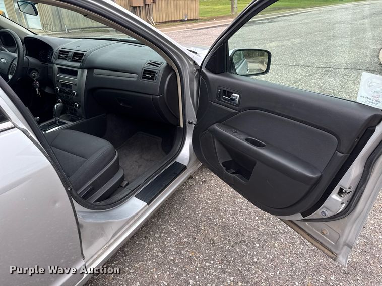 image for item EQ1411 2010 Ford Fusion 