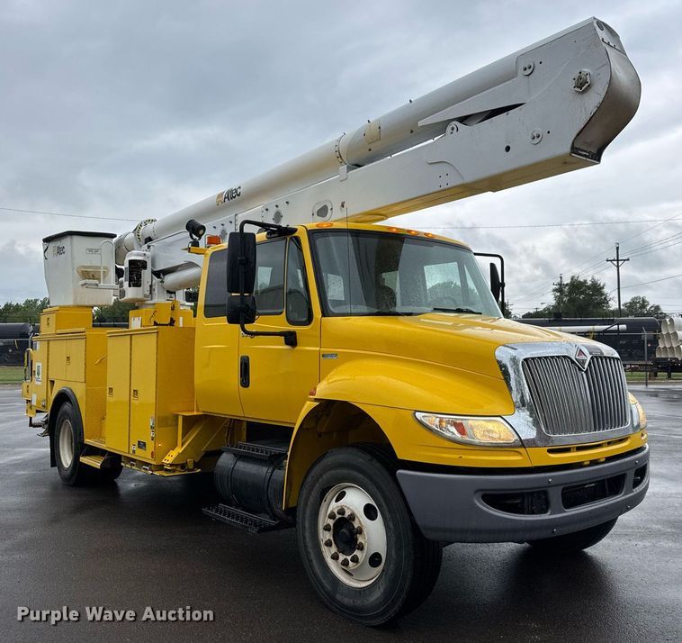 image for item EQ1482 2011 International DuraStar 4400 bucket truck