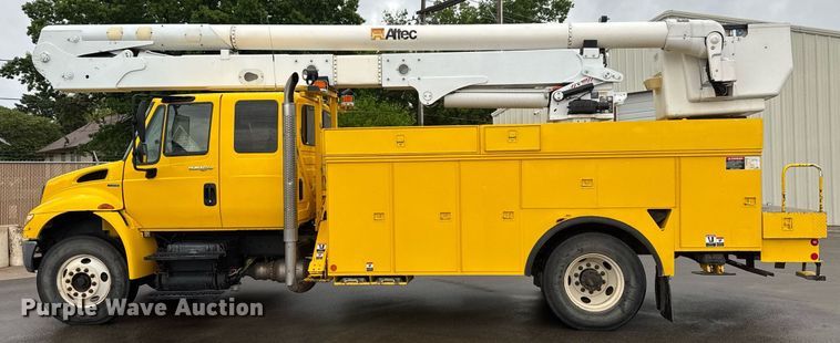 image for item EQ1482 2011 International DuraStar 4400 bucket truck